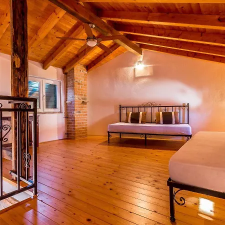 Rustic In With Private Pool *