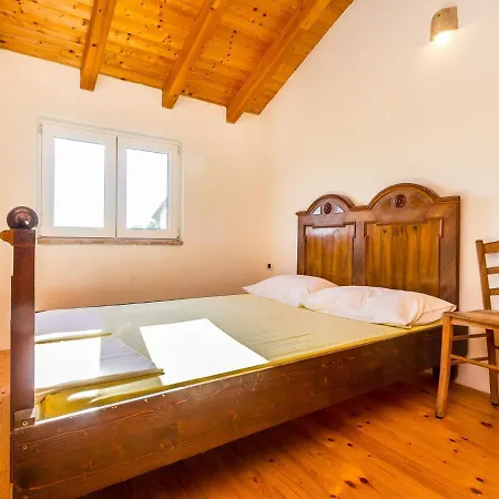 Rustic In With Private Pool Holiday home
