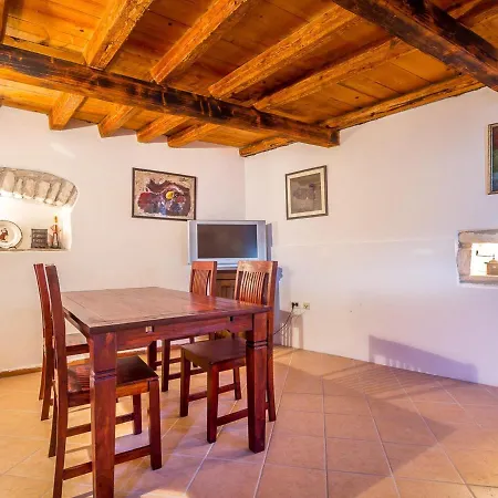 Rustic In With Private Pool Holiday home *