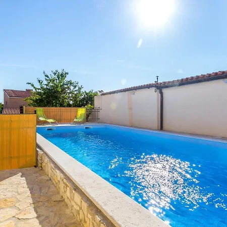Rustic In With Private Pool *