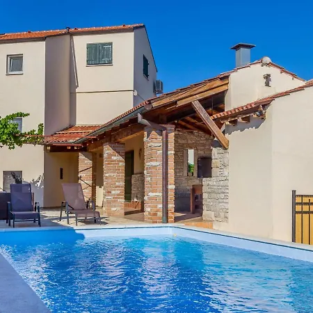 Rustic In With Private Pool Holiday home Medulin