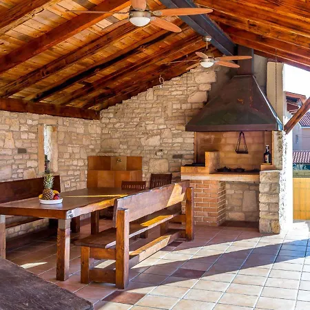 Rustic In With Private Pool Holiday home *