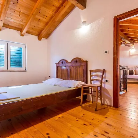 Rustic In With Private Pool
