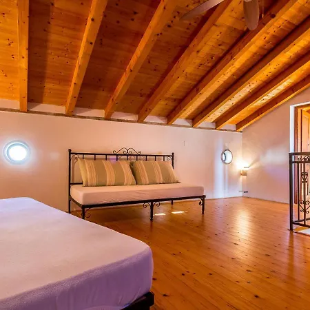 Rustic In With Private Pool Holiday home