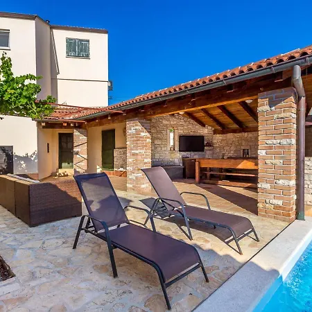 Rustic In With Private Pool Medulin